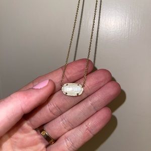 Kendra Scott necklace